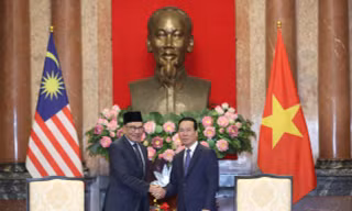 Chủ tịch nước Võ Văn Thưởng tiếp Thủ tướng Malaysia Anwar Ibrahim ngày 21/7. (Ảnh: Nhật Minh)