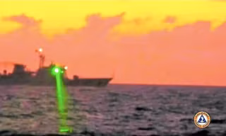 Tàu hải cảnh Trung Quốc bị tố chĩa laser quân sự vào tàu Philippines