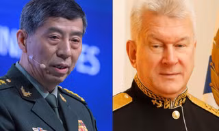 Bộ trưởng Quốc phòng Trung Quốc Lý Thượng Phúc (phải) và Đô đốc Nikolai Yevmenov. (Ảnh: Reuters)