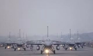 12 tiêm kích F-16 của Đài Loan. (Ảnh: Reuters)