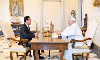 Chủ tịch nước Võ Văn Thưởng trong cuộc hội kiến Giáo hoàng Francis ngày 27/7. (Ảnh: Baoquocte)