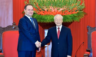 Tổng Bí thư Nguyễn Phú Trọng tiếp Thủ tướng Belarus Roman Golovchenko ngày 8/12. (Ảnh: Nhật Minh)