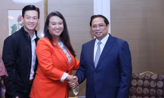 Thủ tướng Phạm Minh Chính tiếp Thị trưởng thành phố Oakland Sheng Thao. (Ảnh: Ngọc Tiến)
