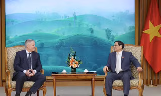 Thủ tướng Phạm Minh Chính tiếp Tổng Thư ký Tổ chức Hợp tác và phát triển kinh tế (OECD) Mathias Cormann ngày 27/10. (Ảnh: TTXVN)