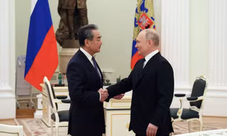 Tổng thống Nga Vladimir Putin tiếp nhà ngoại giao Trung Quốc Vương Nghị