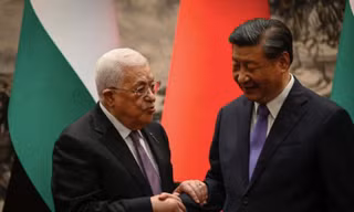 Tổng thống Palestine Mahmoud Abbas trong cuộc gặp Chủ tịch Trung Quốc Tập Cận Bình tại Bắc Kinh ngày 14/6. (Ảnh: Reuters)