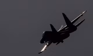 Nga điều Su-30 xua máy bay không người lái Mỹ trên Biển Đen