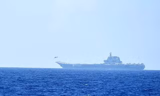Tàu sân bay Sơn Đông của Hải quân Trung Quốc. (Ảnh: JMSDF)