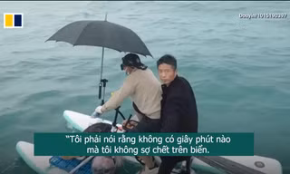 Hai người Trung Quốc đạp xe vượt biển suốt 6 giờ đồng hồ