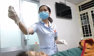 Ăn hải sản chứa chất kịch độc, nữ bệnh nhân nguy kịch