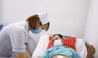 Bác sĩ bỏ sót chấn thương, người đàn ông phình bụng như mang bầu