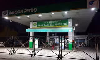 Thiếu xăng dầu tiếp diễn, nhiều cửa hàng ở TPHCM ngừng kinh doanh