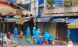 TPHCM: Cảnh báo nguy cơ dịch COVID-19 quay trở lại ở nhiều quận, huyện