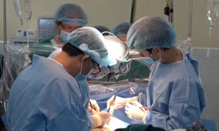 Nữ bệnh nhân nguy kịch sau phẫu thuật nâng ngực