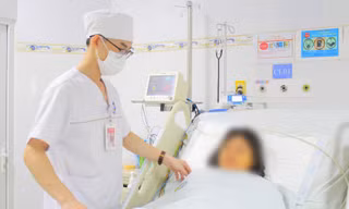 Bé gái sốc phản vệ vì liều thuốc ho, sổ mũi người nhà 'tự điều trị'