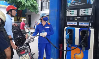 Nhiều cửa hàng kinh doanh hết xăng 95