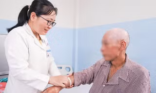 Người đàn ông mắc bệnh hiếm gặp bị chẩn đoán nhầm thành viêm da cơ địa