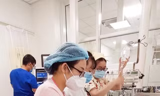 Mẹ 'tranh thủ' một chút, con ngã ao đuối nước nguy kịch