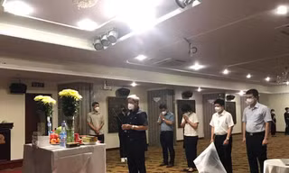 Cha đột ngột qua đời, nữ sinh viên y đang chống dịch không thể về chịu tang 