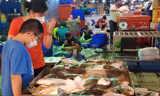 Ngăn chặn giá hàng hóa 'té nước theo mưa' khi tăng lương
