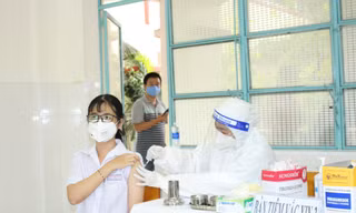 TPHCM hỗ trợ Sóc Trăng “thần tốc” tiêm vắc xin ngừa COVID-19