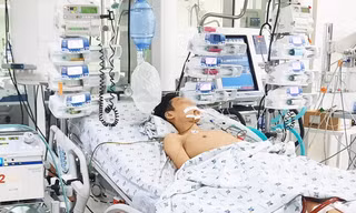 Nam sinh 15 tuổi suýt chết vì bệnh cực kỳ nguy hiểm, dấu hiệu cảnh báo chỉ đau bụng và mệt
