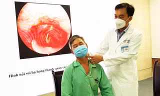 Giật mình khi ăn cá, người đàn ông bị xương ghim vào dây thanh quản