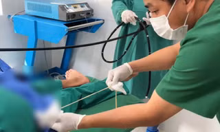 Sán dài 1m 'cư ngụ' trong cơ thể nam thanh niên vì món ăn nhiều người Việt nghiện