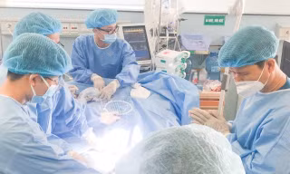 5 lần đại phẫu cứu nam sinh viên thoát khỏi 'cửa tử'