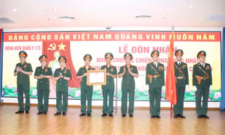 Bệnh viện Quân y 175 đón nhận Huân chương Chiến công hạng Nhất