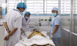 Mắc sốt xuất huyết gặp biểu hiện này phải nhập viện ngay