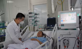 Mang thai gần 5 tháng nhưng không biết, bệnh nhân hiếm muộn suýt tử vong