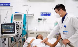 Uống rượu pha cồn công nghiệp người đàn ông nguy kịch 