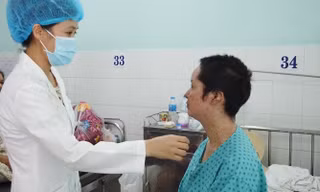 Uống thực phẩm chức năng, bệnh nhân bị lột da toàn thân