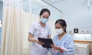 Cô gái bị cây cổ thụ bật gốc đè nguy kịch hồi phục thần kỳ