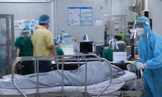 Số ca tử vong vì COVID-19 đang tăng, duy trì ở mức cao