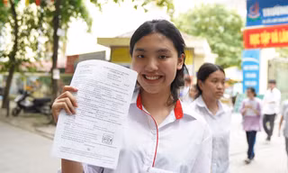 Thí sinh 'tươi như hoa' khoe sẽ đạt điểm 10 môn Ngoại ngữ