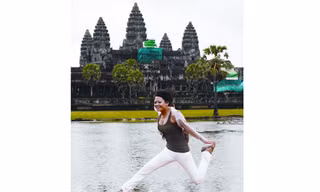 Nụ cười Việt bên tượng thần Bayon