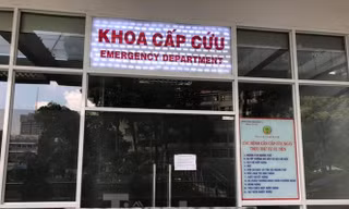Bé gái đang được chăm sóc tại Bệnh viện Nhi Đồng 2.