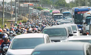 Cửa ngõ Sài Gòn kẹt xe kinh hoàng ngày đầu đợt nghỉ lễ 