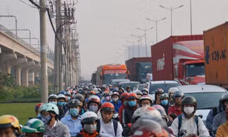 Cửa ngõ Sài Gòn kẹt xe kinh hoàng trong ngày đưa ông Táo về trời