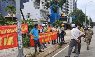 Công nhân Lithaco tập trung phản đối thầu chính là Cty GS.