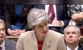 Thủ tướng Anh Theresa May cho rằng, quyết định của Hạ viện là nấm mồ chôn Brexit.