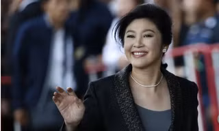 Cựu Thủ tướng Thái Lan Yingluck Shinawatra được cho là bỏ trốn khỏi Thái Lan bằng đường bộ qua Campuchia và sử dụng hộ chiếu Campuchia.