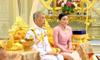 Nhà vua đã kết hôn với hoàng hậu Suthida ngày 1/5, ba ngày trước lễ đăng quang.