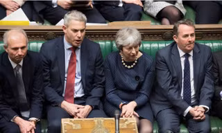 Thủ tướng Anh Theresa May ngồi nghe tranh luận để bỏ phiếu tại Hạ viện ngày 14/3.