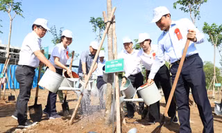 TPHCM trồng thêm hơn 2.800 cây xanh mừng sinh nhật Bác