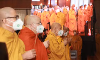Tăng ni, Phật tử cầu siêu cho đồng bào tử nạn trong dịch COVID-19