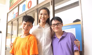Những khoảnh khắc đẹp của tân Hoa hậu Việt Nam Đỗ Thị Hà tại hành trình nhân ái 