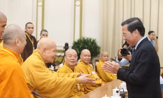 Ông Phan Văn Mãi làm việc với Hòa thượng Ủy ban Quốc tế về Đại lễ Vesak Liên Hiệp Quốc 